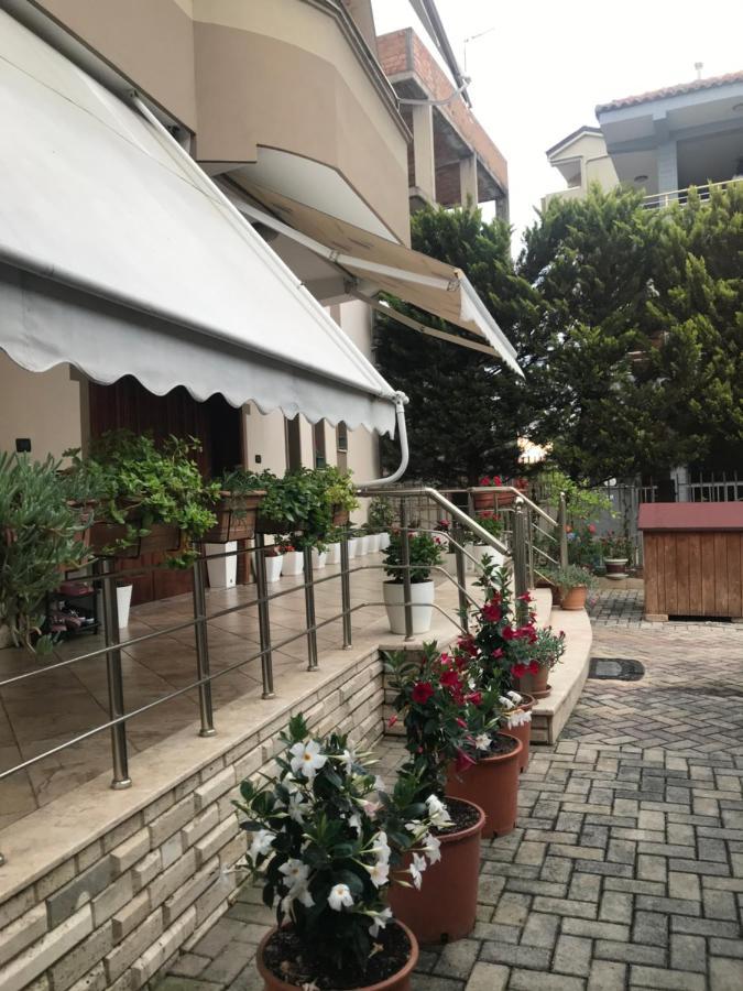 Guest House Il Palazzo Драч Екстериор снимка