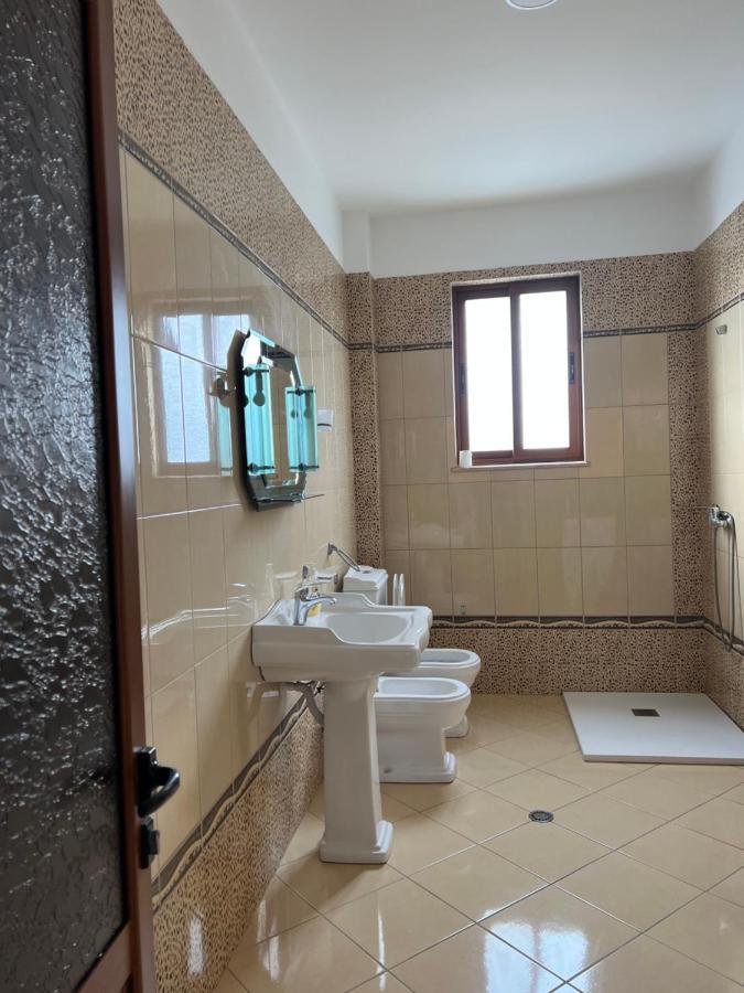Guest House Il Palazzo Драч Екстериор снимка